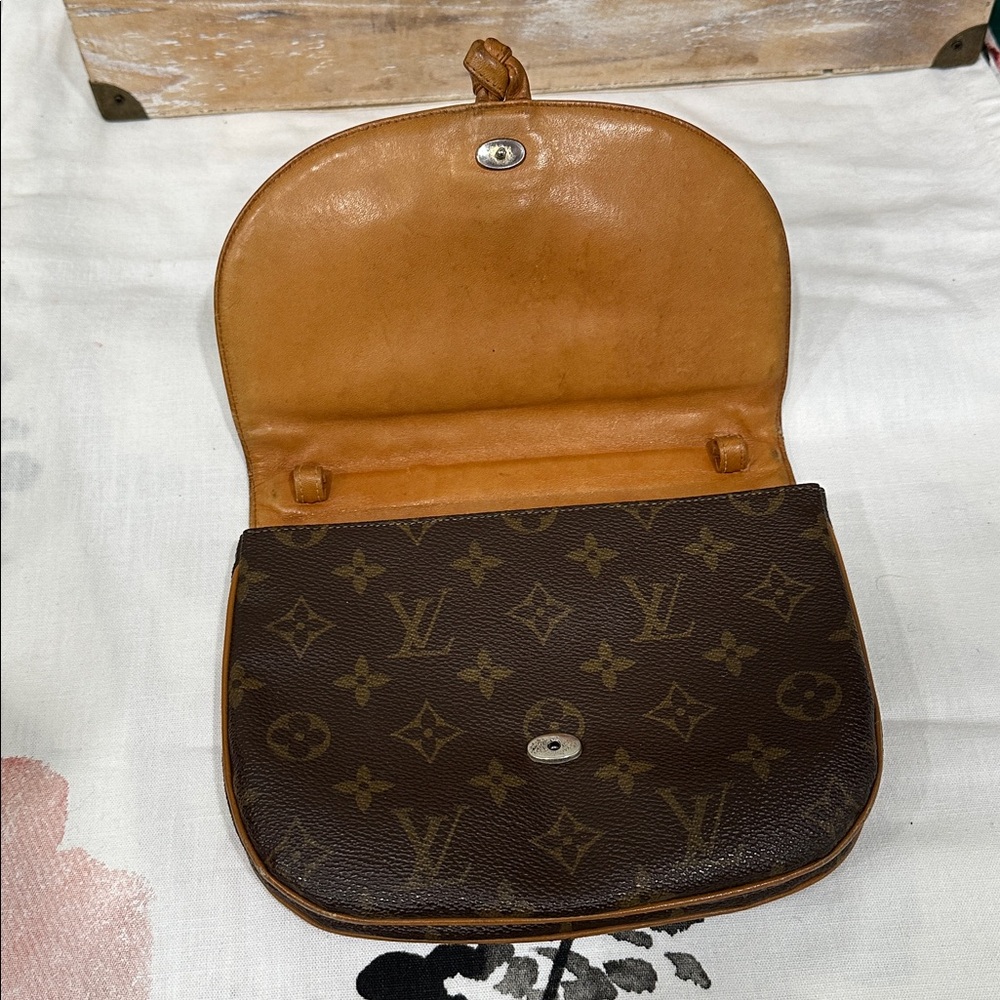 Louis Vuitton Brown Monogram Clutch - Picture 4 of 8